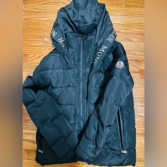 Moncler Montcla short down jacket - Picture 1 of 5
